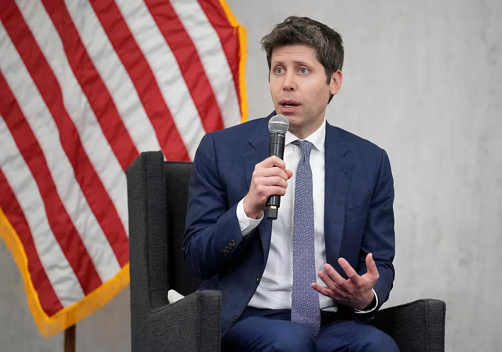 Anthropic and OpenAI CEOs condemn ICE violence, praise Trump