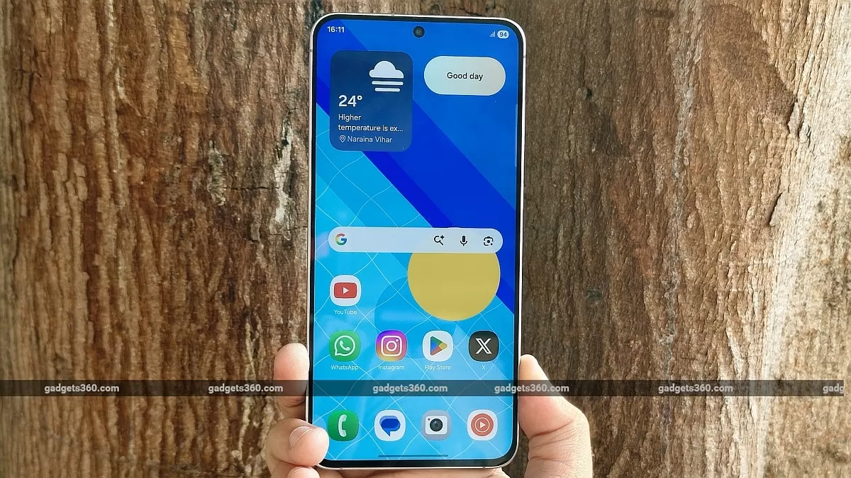 Best Smartphones in India Under Rs. 70,000: Pixel 10, iPhone 16, Galaxy S25 FE and More