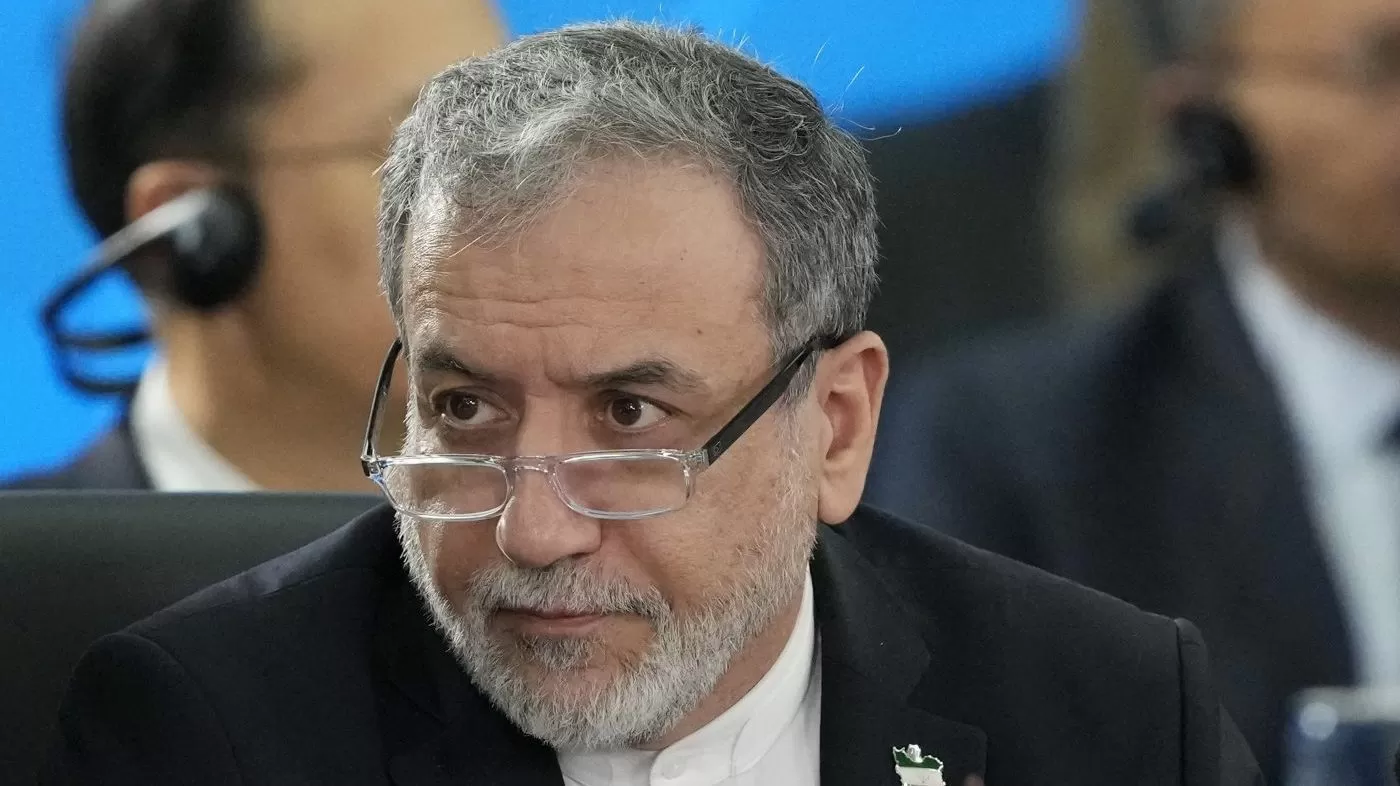 Iranian foreign minister warns of attacks on US bases if Washington strikes