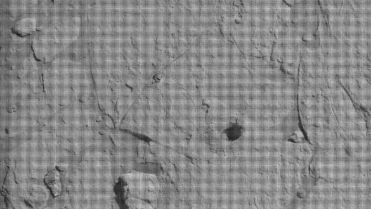 Curiosity Rover Reconnects After Solar Conjunction, Begins Critical Organic Search on Mars