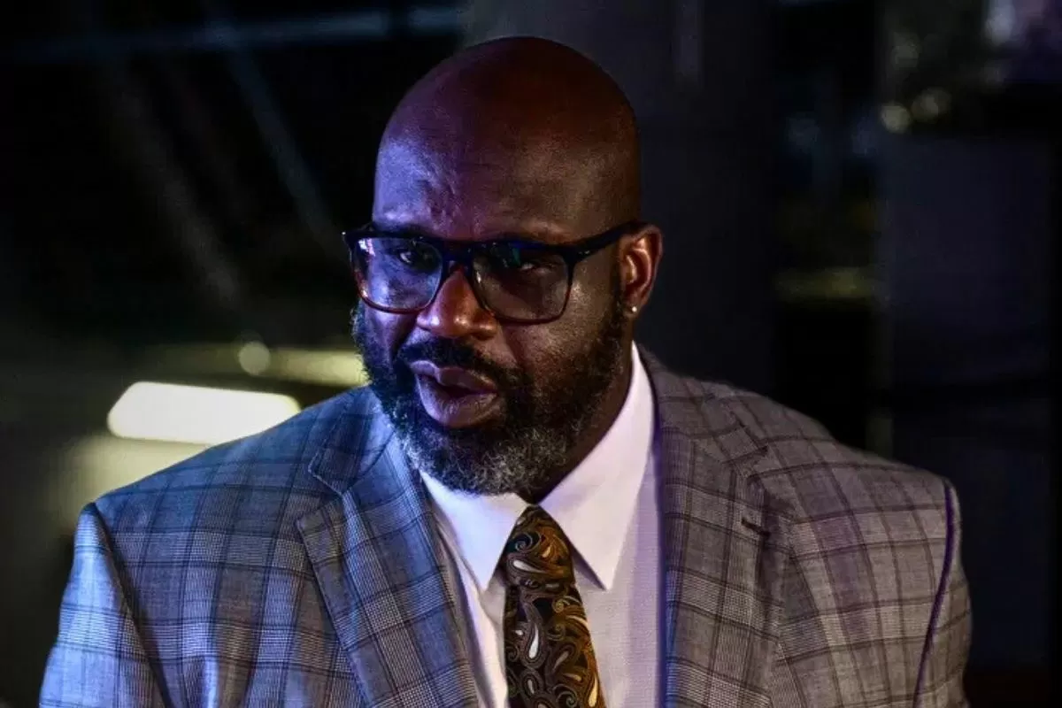 7’1″ Shaquille O’Neal Turns Heads After Cozying Up With 6’10” Model Ekaterina Lisina