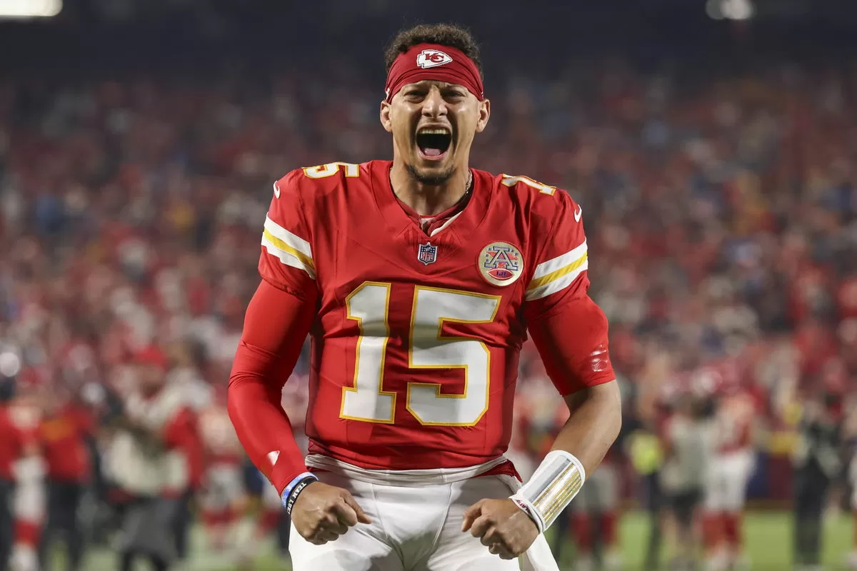 NFL Insider Shares Patrick Mahomes’ Return Timeline; Provides Injury Update on Chiefs QB
