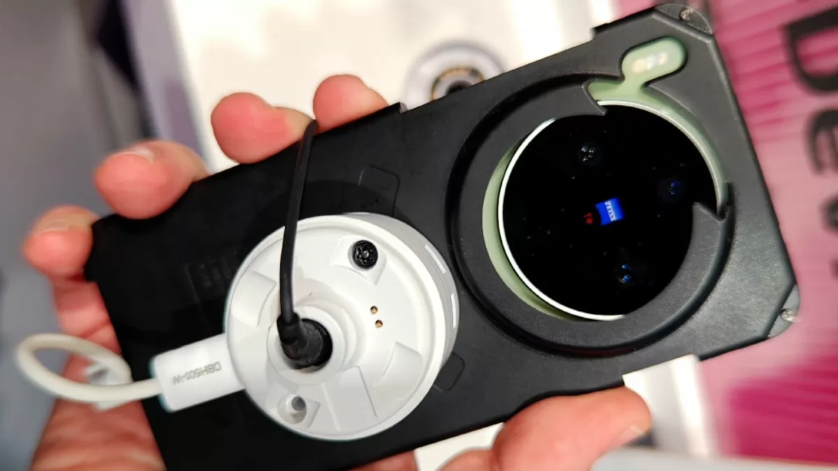 Vivo X300 Max With Zeiss Cameras and Android 16 Spotted at MWC 2026, Could Launch Soon