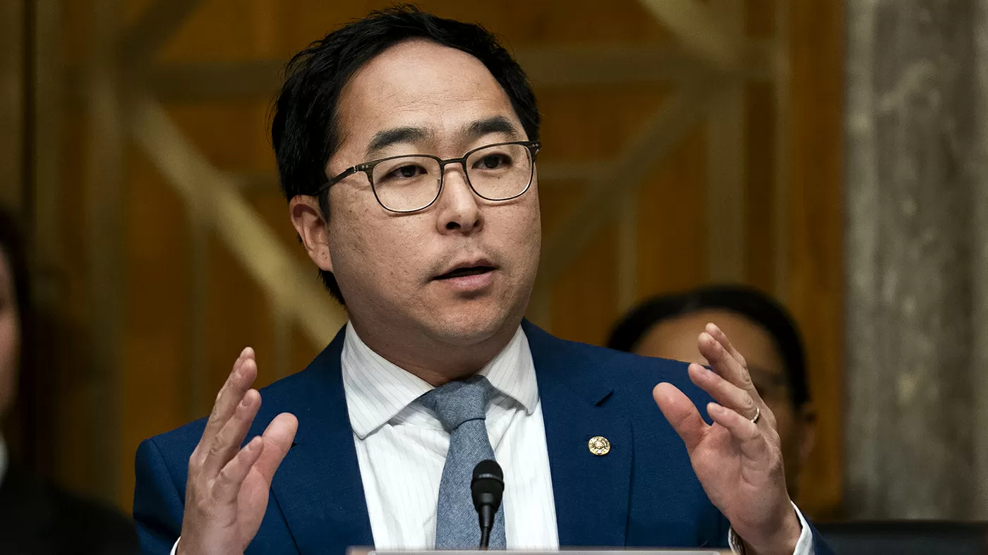 Americans 'stuck' in Middle East 'outraged' about 'zero evacuation support': Senate Democrat