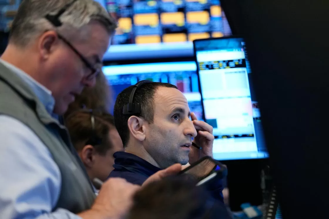 Stock markets plummet as oil nears $90 amid Iran war, U.S. job losses