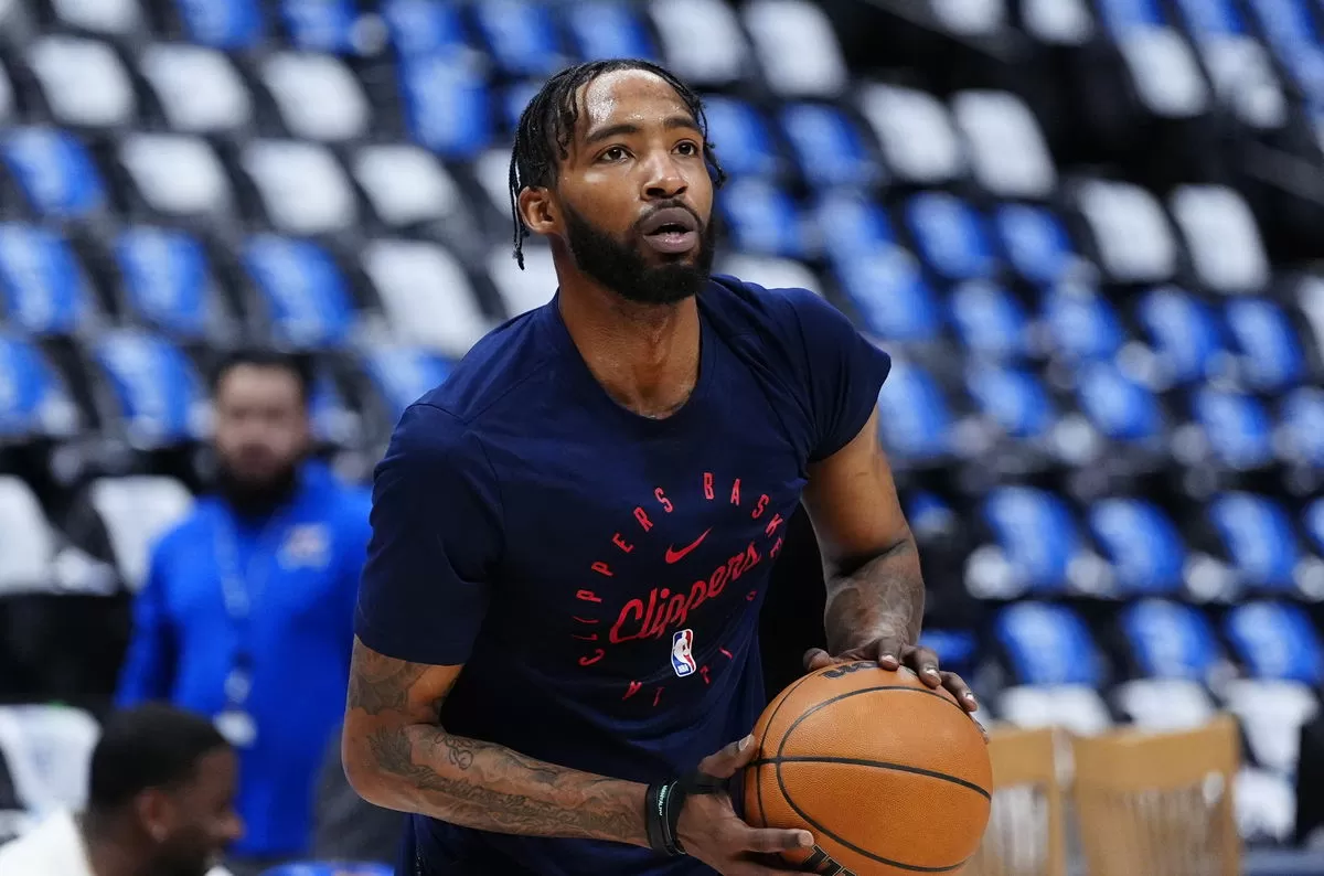 What Happened to Derrick Jones Jr.? Clippers Star Headed to Locker Room vs Knicks