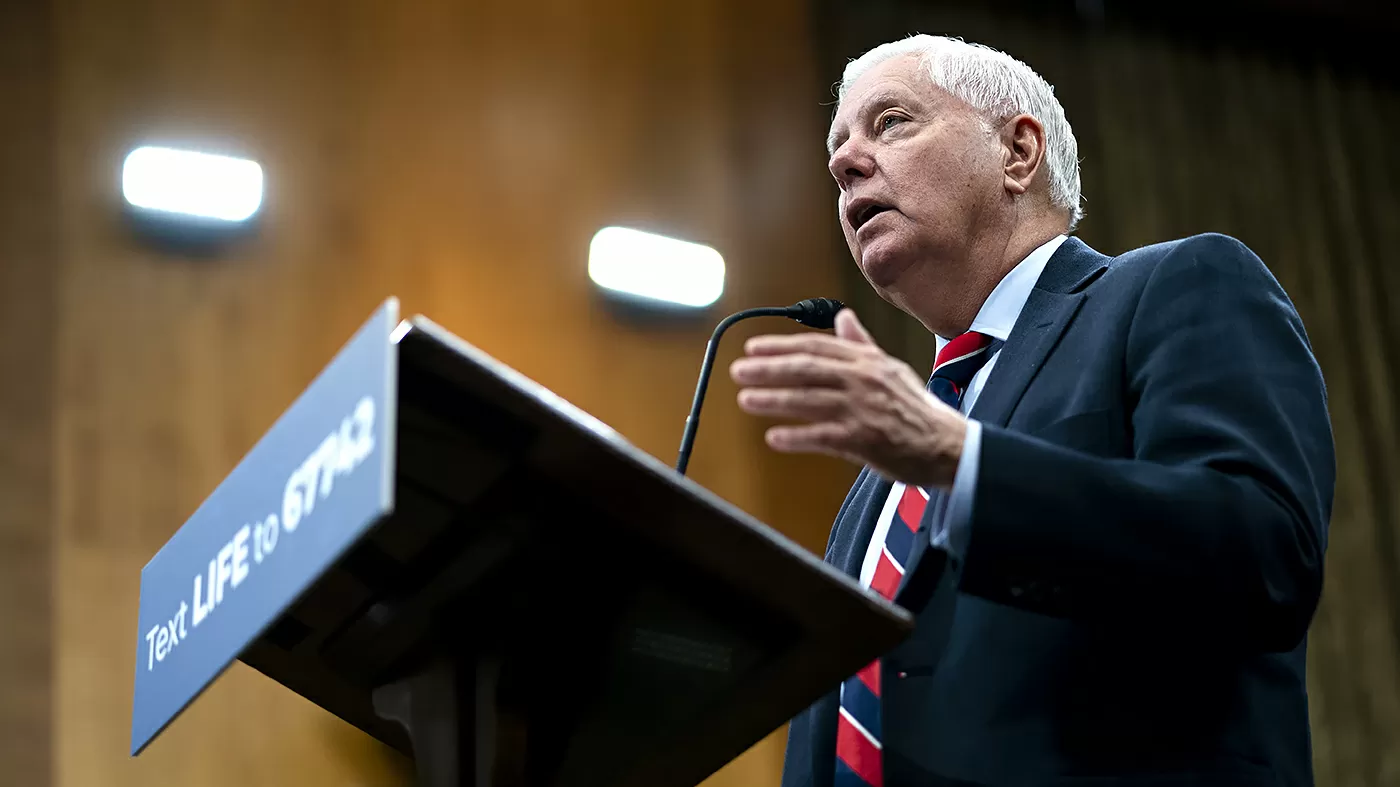 Graham says 'no reason' to invade Iran, but Trump should 'take' Kharg Island