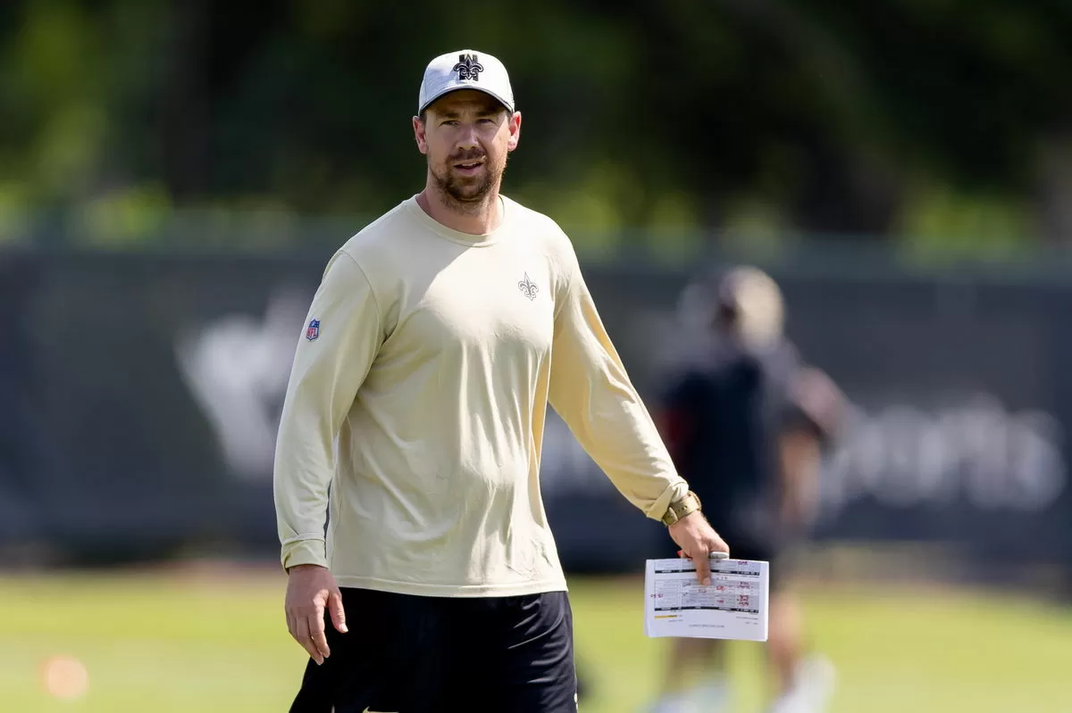Veteran Raiders QB Urges Klint Kubiak to Draft Top 5 Heisman Finalist Slipping to Day Two