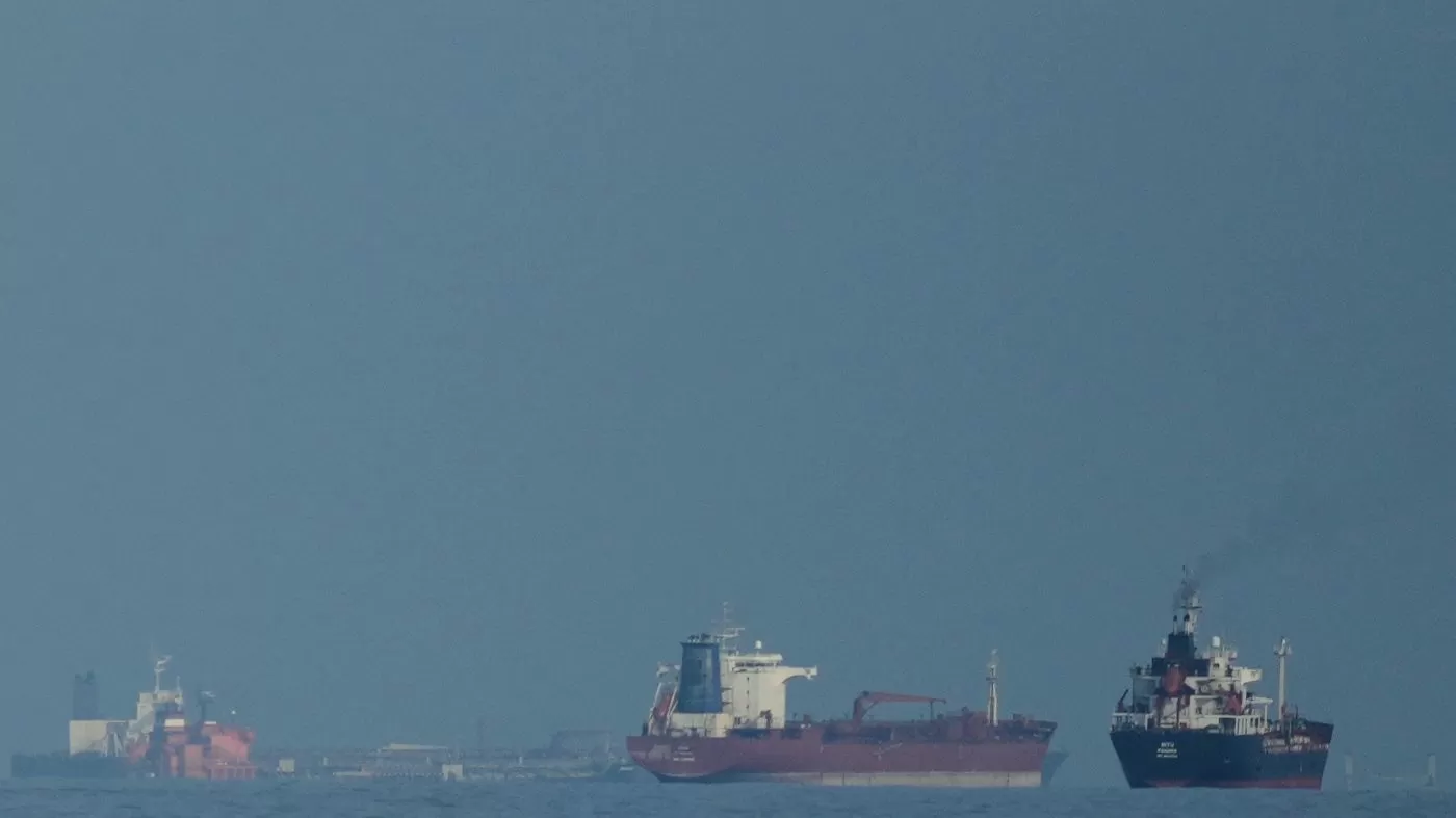 Chinese tanker crosses Strait of Hormuz, testing Trump's blockade