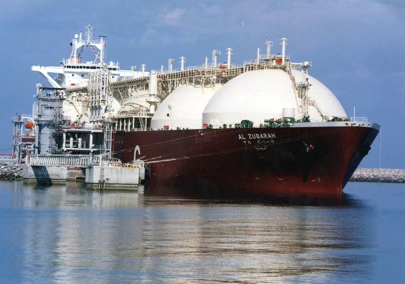 Iran strikes Qatari tanker; acknowledges direct contact with US