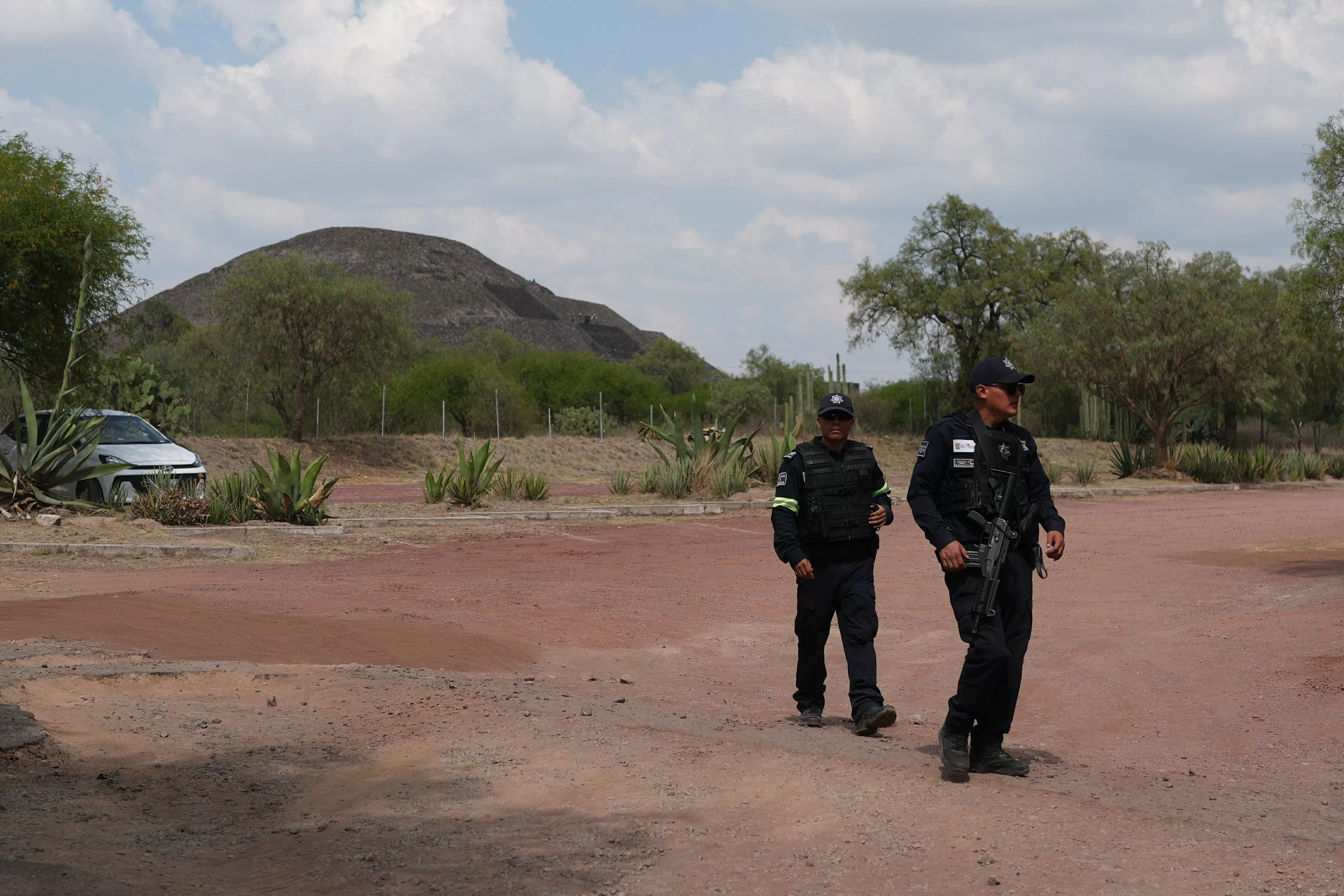 Gunman shoots several tourists at historic pyramids in Mexico, killing a Canadian