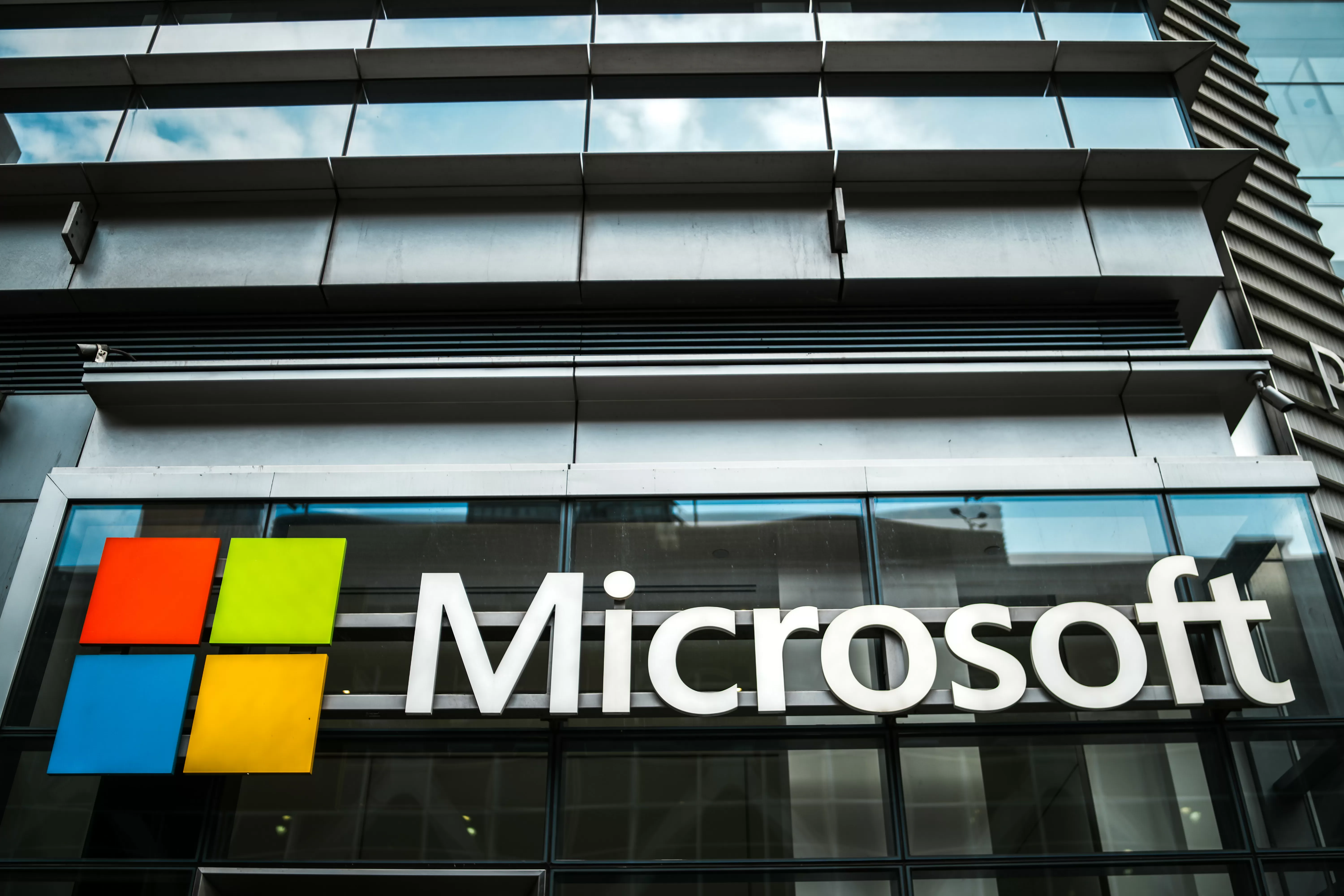 Microsoft is officially killing its Outlook Lite app next month